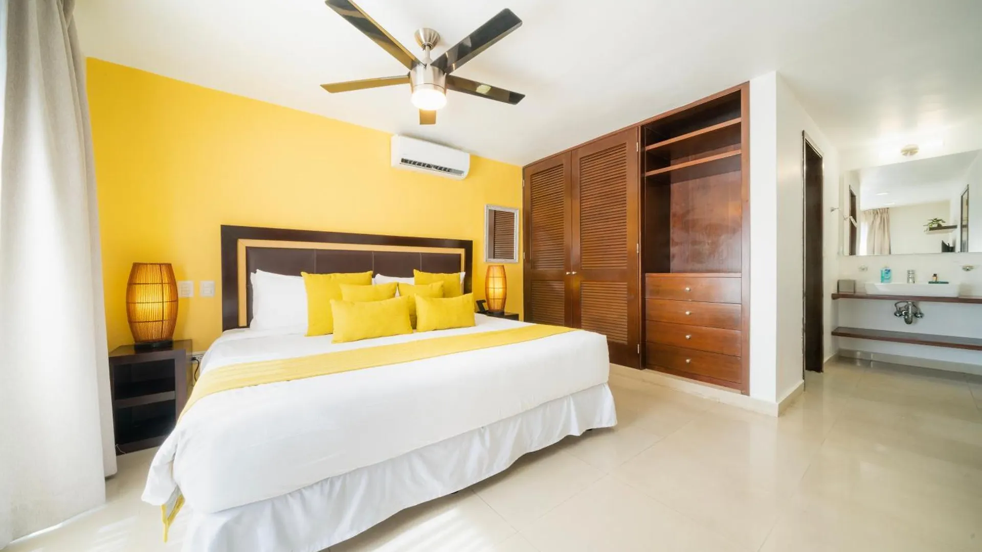 Apartment 2 Bedroom Penthouse With Private Jacuzzi Next To Fifth Avenue And Beach - Plaza Paraiso A203 Playa del Carmen Mexico