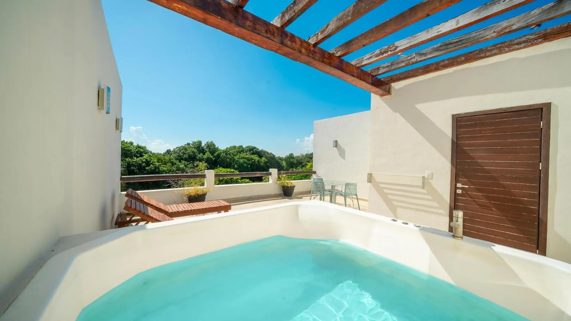 2 Bedroom Penthouse With Private Jacuzzi Next To Fifth Avenue And Beach - Plaza Paraiso A203 Playa del Carmen