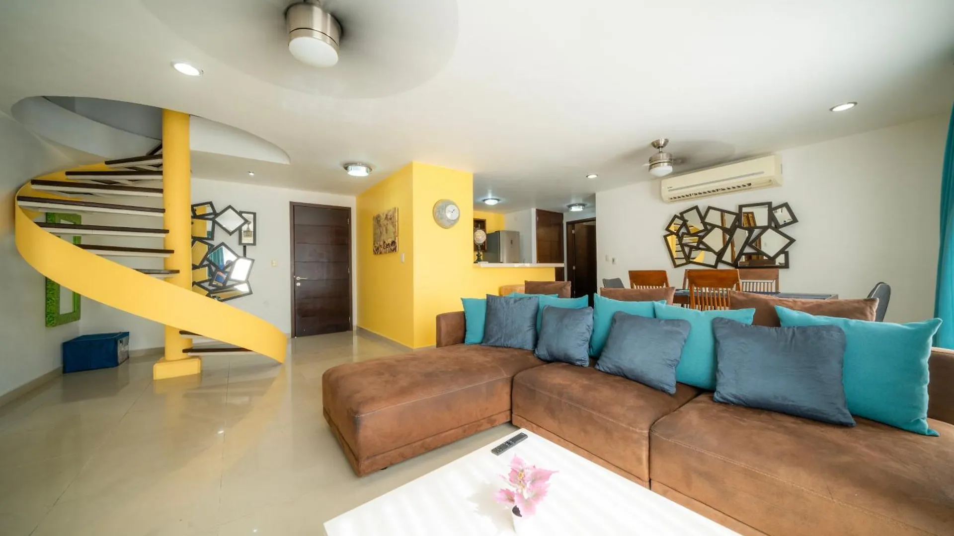 2 Bedroom Penthouse With Private Jacuzzi Next To Fifth Avenue And Beach - Plaza Paraiso A203 Playa del Carmen Mexico