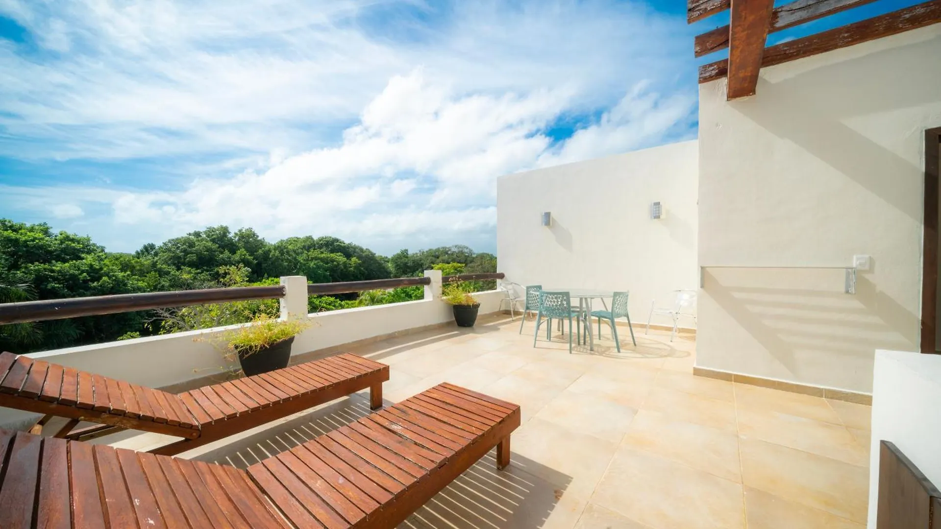 2 Bedroom Penthouse With Private Jacuzzi Next To Fifth Avenue And Beach - Plaza Paraiso A203 Playa del Carmen Apartment