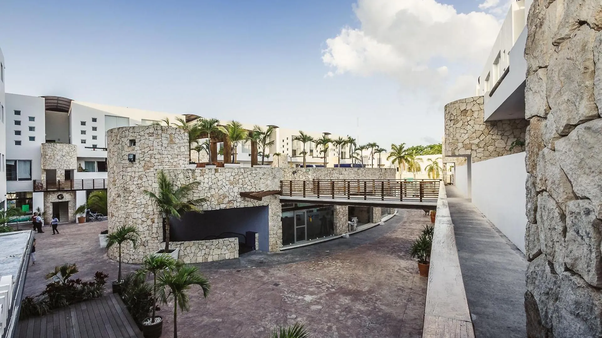 2 Bedroom Penthouse With Private Jacuzzi Next To Fifth Avenue And Beach - Plaza Paraiso A203 Playa del Carmen Apartment