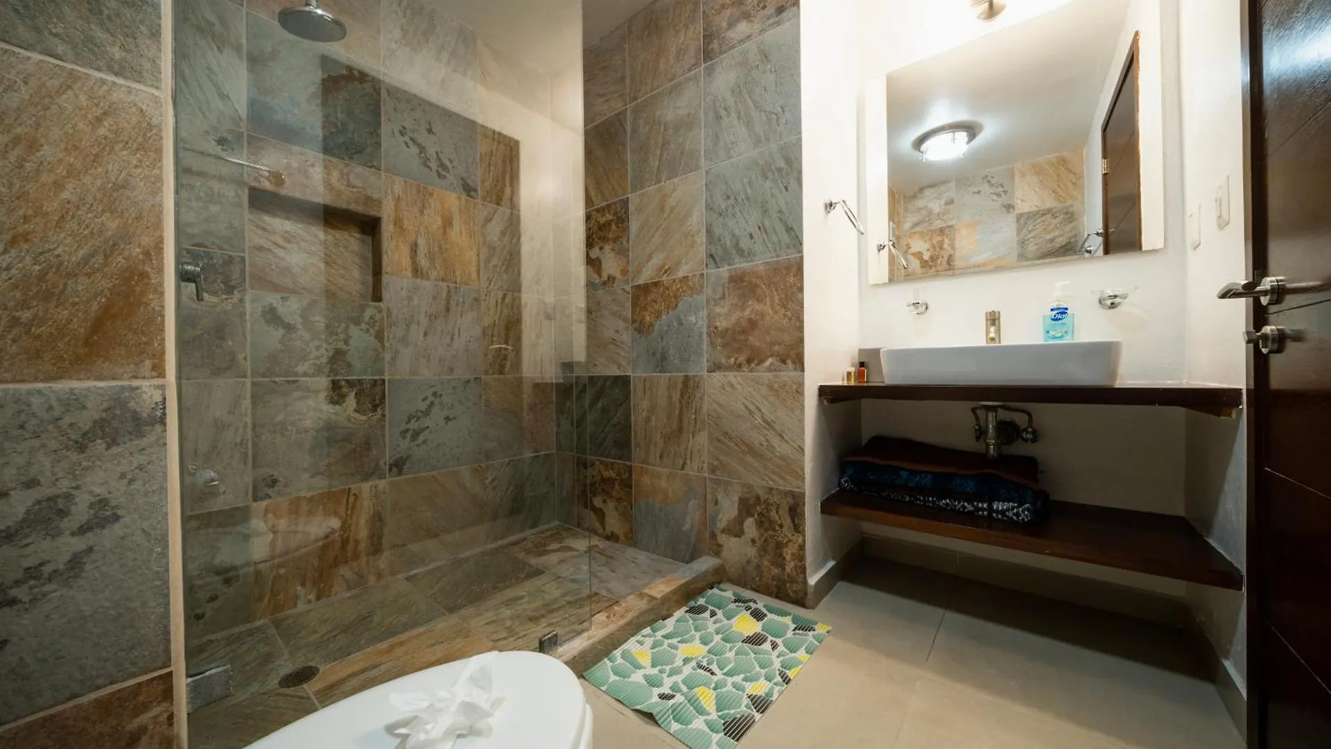 2 Bedroom Penthouse With Private Jacuzzi Next To Fifth Avenue And Beach - Plaza Paraiso A203 Playa del Carmen Apartment