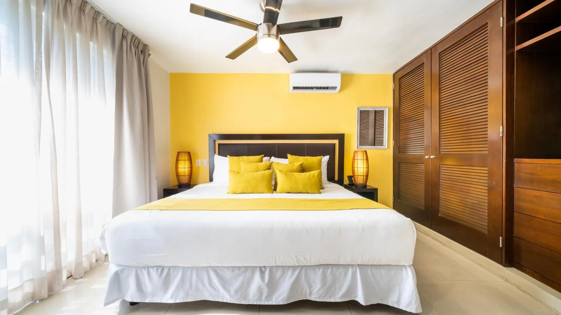 2 Bedroom Penthouse With Private Jacuzzi Next To Fifth Avenue And Beach - Plaza Paraiso A203 Playa del Carmen Mexiko